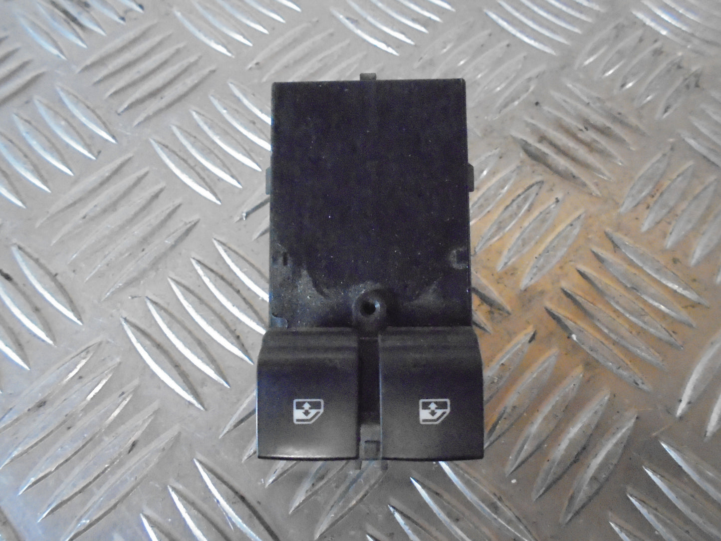 Opel Insignia A Kontakt Rudehejs Med OEM Nr. Ophugger Fra Opel Ophugger