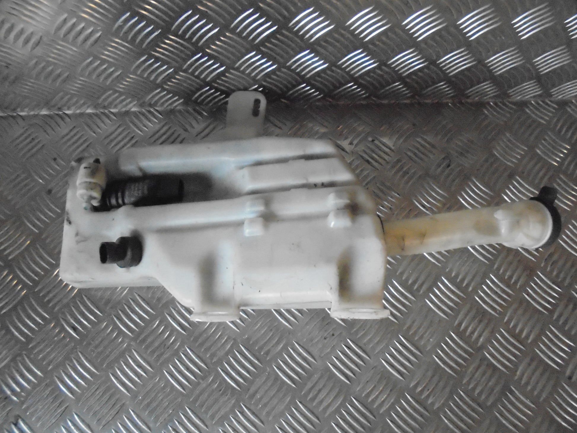 Opel Insignia A Sprinkler M/Motor Med OEM Nr. Ophugger Fra Opel Ophugger