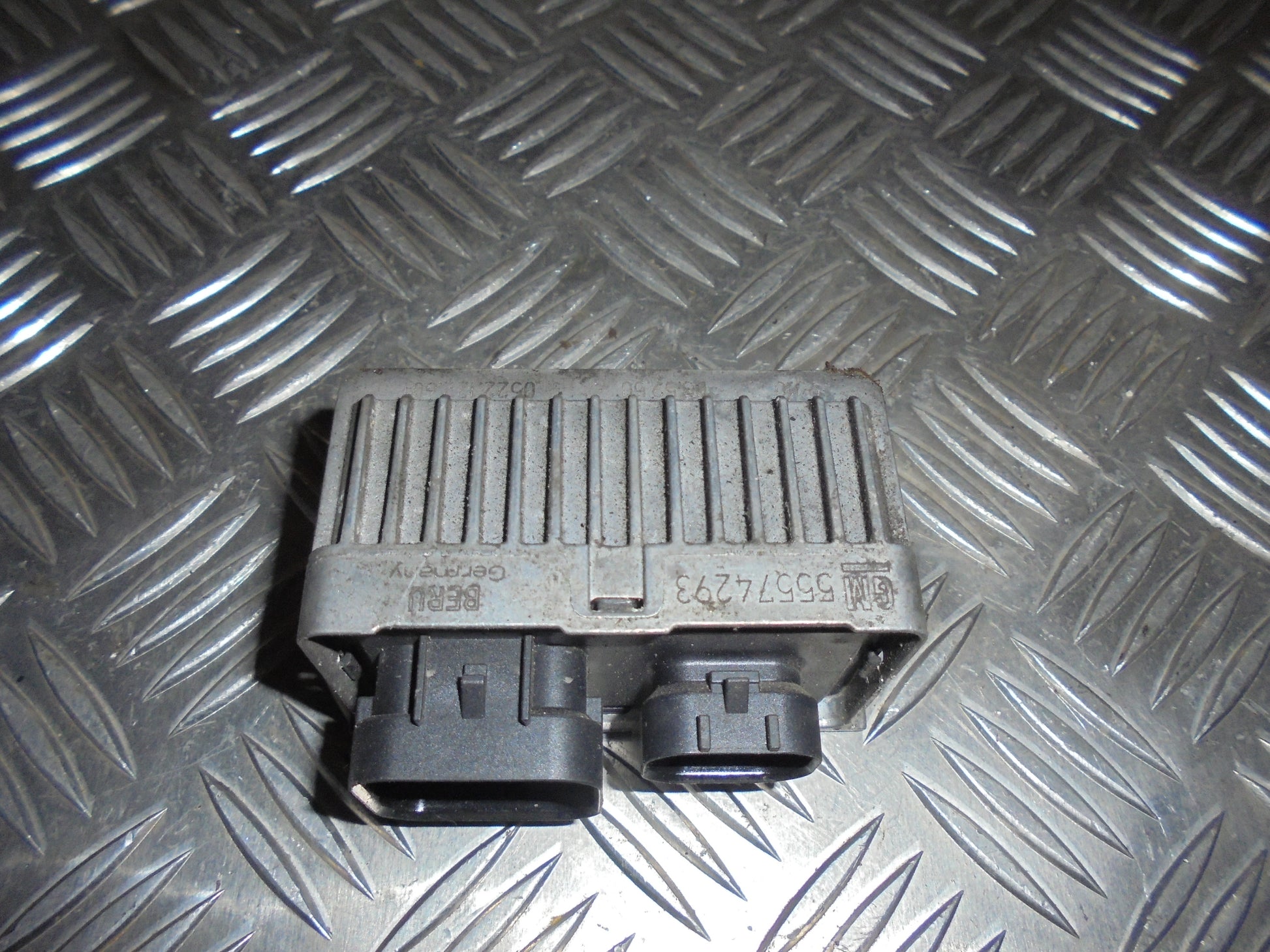 Opel Insignia A Relæ Forvarmer Med OEM Nr. Ophugger Fra Opel Ophugger