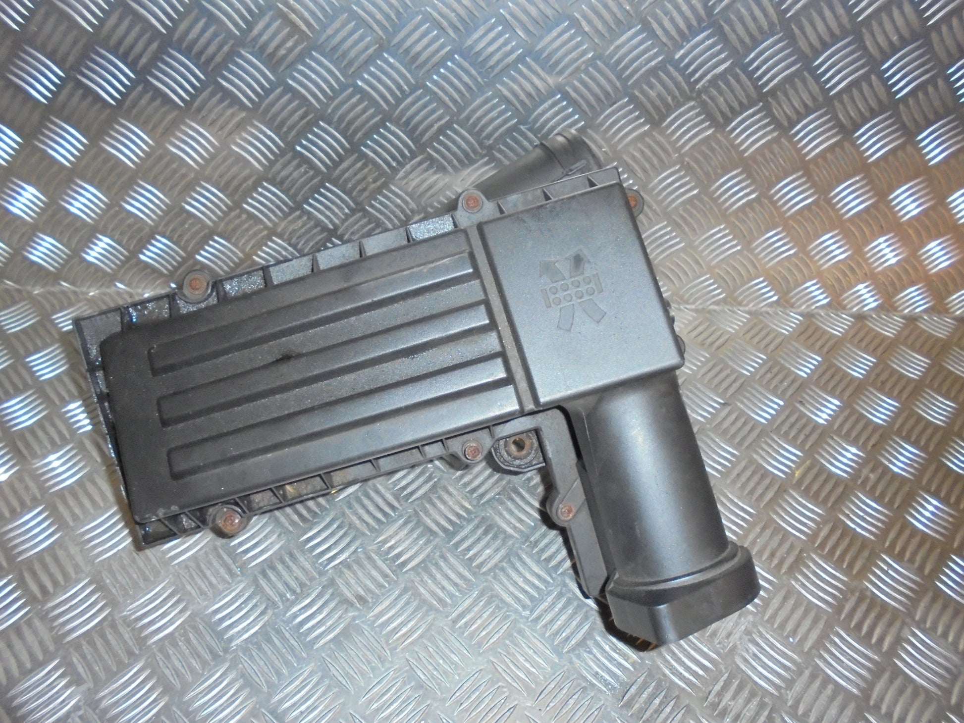 Skoda Octavia Luftfilterkasse  Med OEM Nr. 3C0129607BA Fra Skoda Ophugger