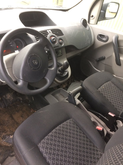 Renault Kangoo 2 Pluk-Selv-Bil Med OEM Nr. Ophugger Fra Renault Ophugger