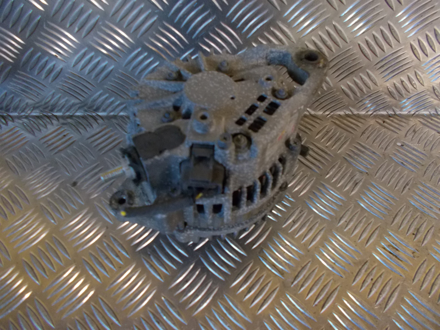 Nissan Almera N16 Generator Med OEM Nr. 23100BU010 Fra Nissan Ophugger