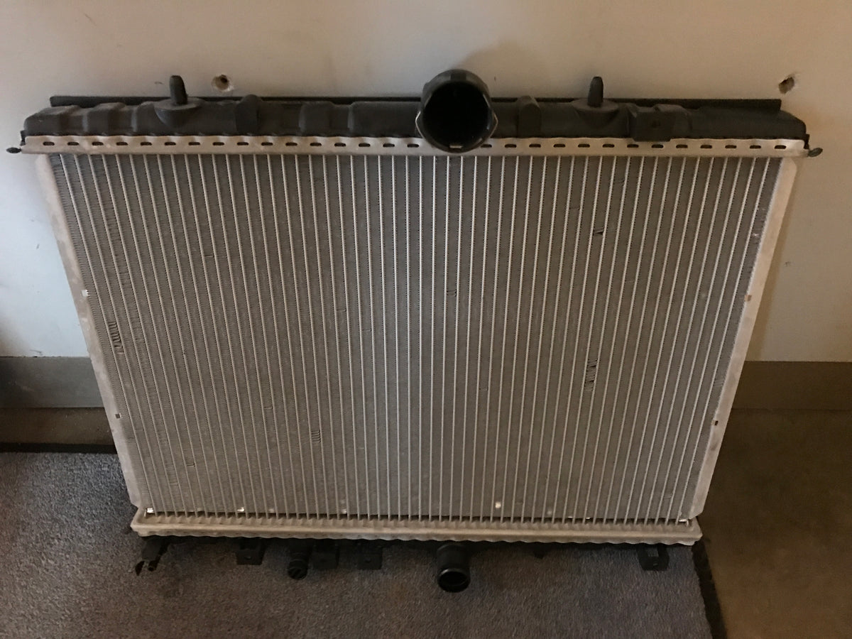 Citroen C5 Køler Med OEM Nr. 9636170580 Fra Citroen Ophugger