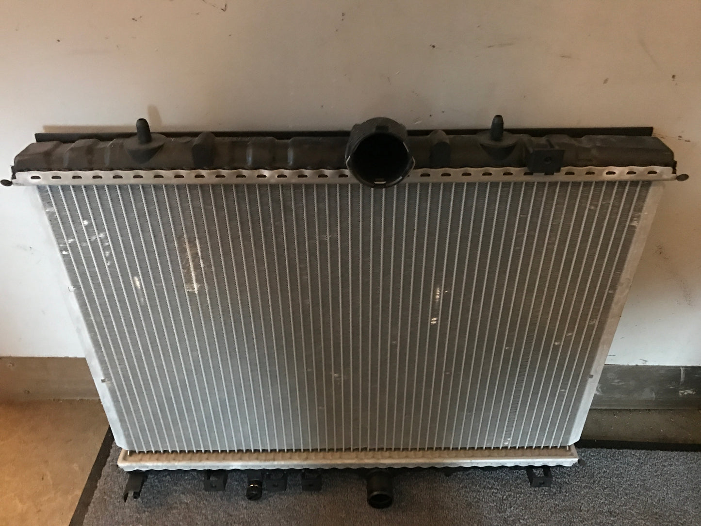 Peugeot 406 Køler Med OEM Nr. Ophugger Fra Peugeot Ophugger