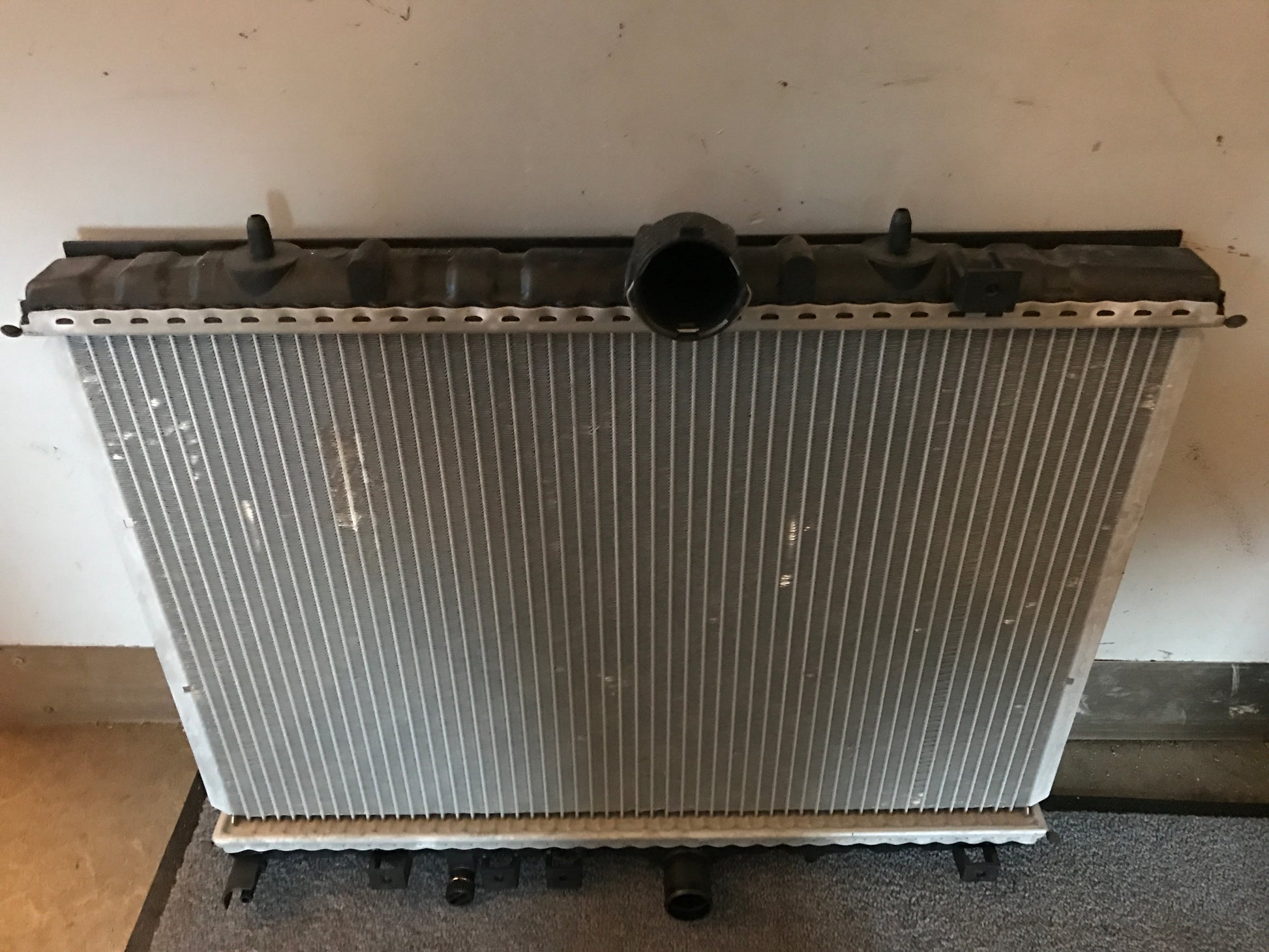 Peugeot 406 Køler Med OEM Nr. Ophugger Fra Peugeot Ophugger