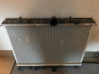 Peugeot 406 Køler Med OEM Nr. Ophugger Fra Peugeot Ophugger