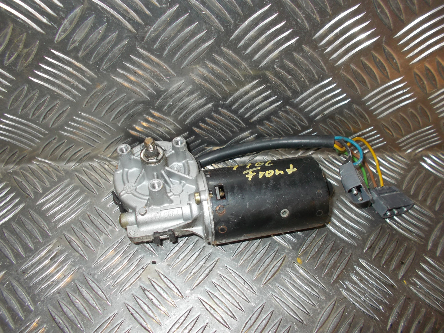 Volvo 850 Viskermotor Med OEM Nr. Ophugger Fra Volvo Ophugger