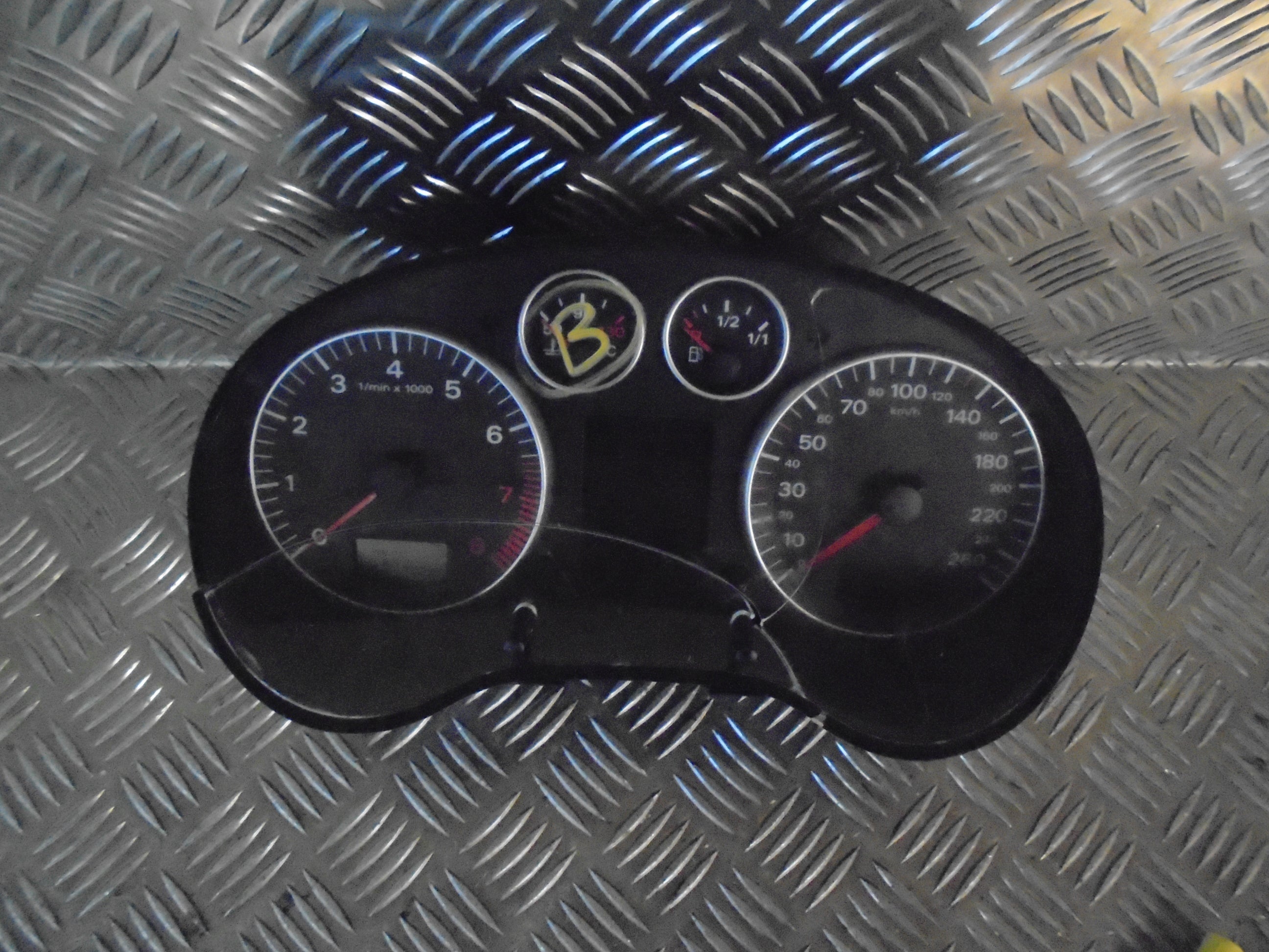 Audi A3 Speedometer - Instrument Med OEM Nr. 8P0920930G Fra Audi Ophugger