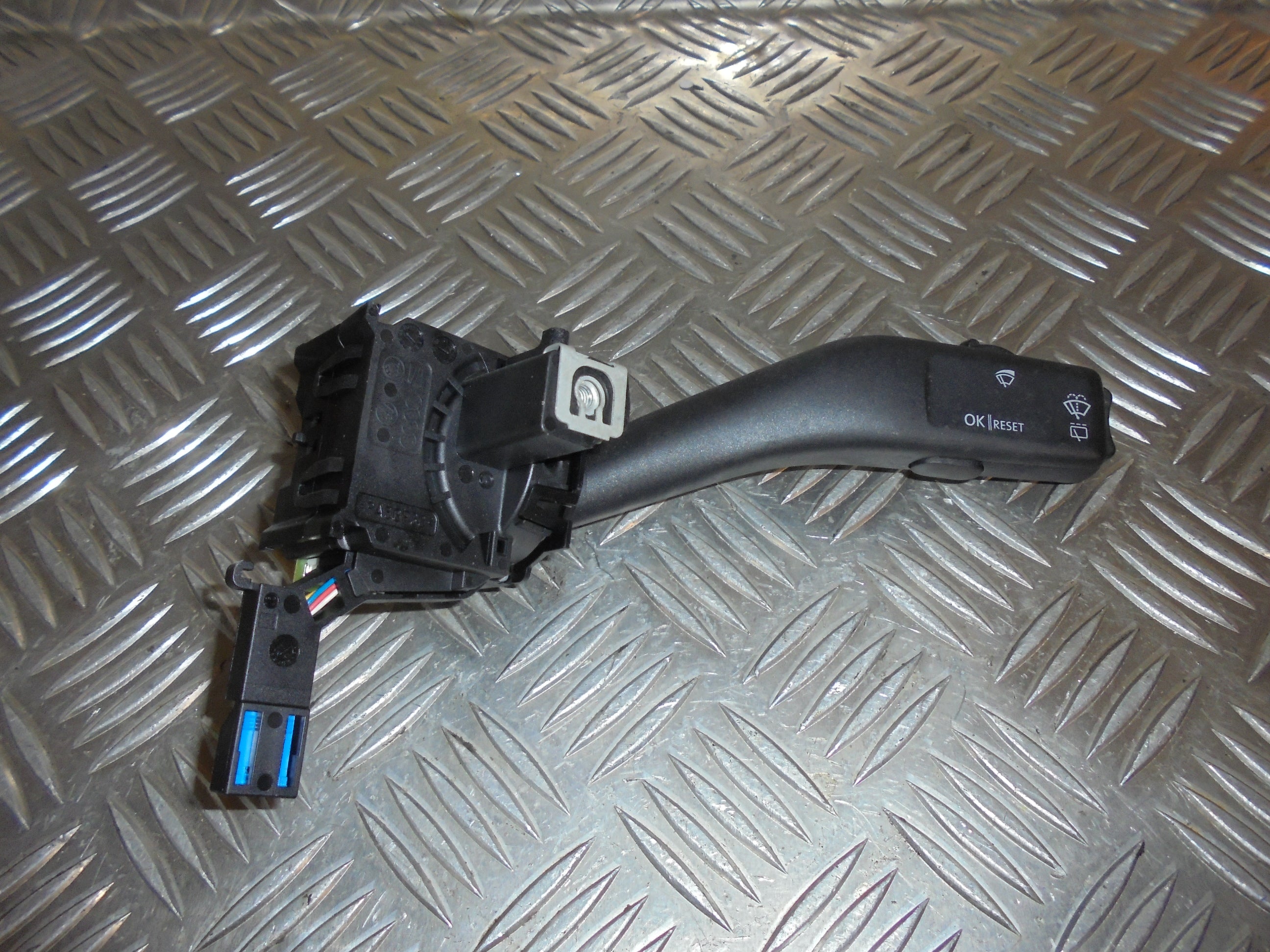 Audi A3 Kontakt Visker Med OEM Nr. 1K0953513E Fra Audi Ophugger