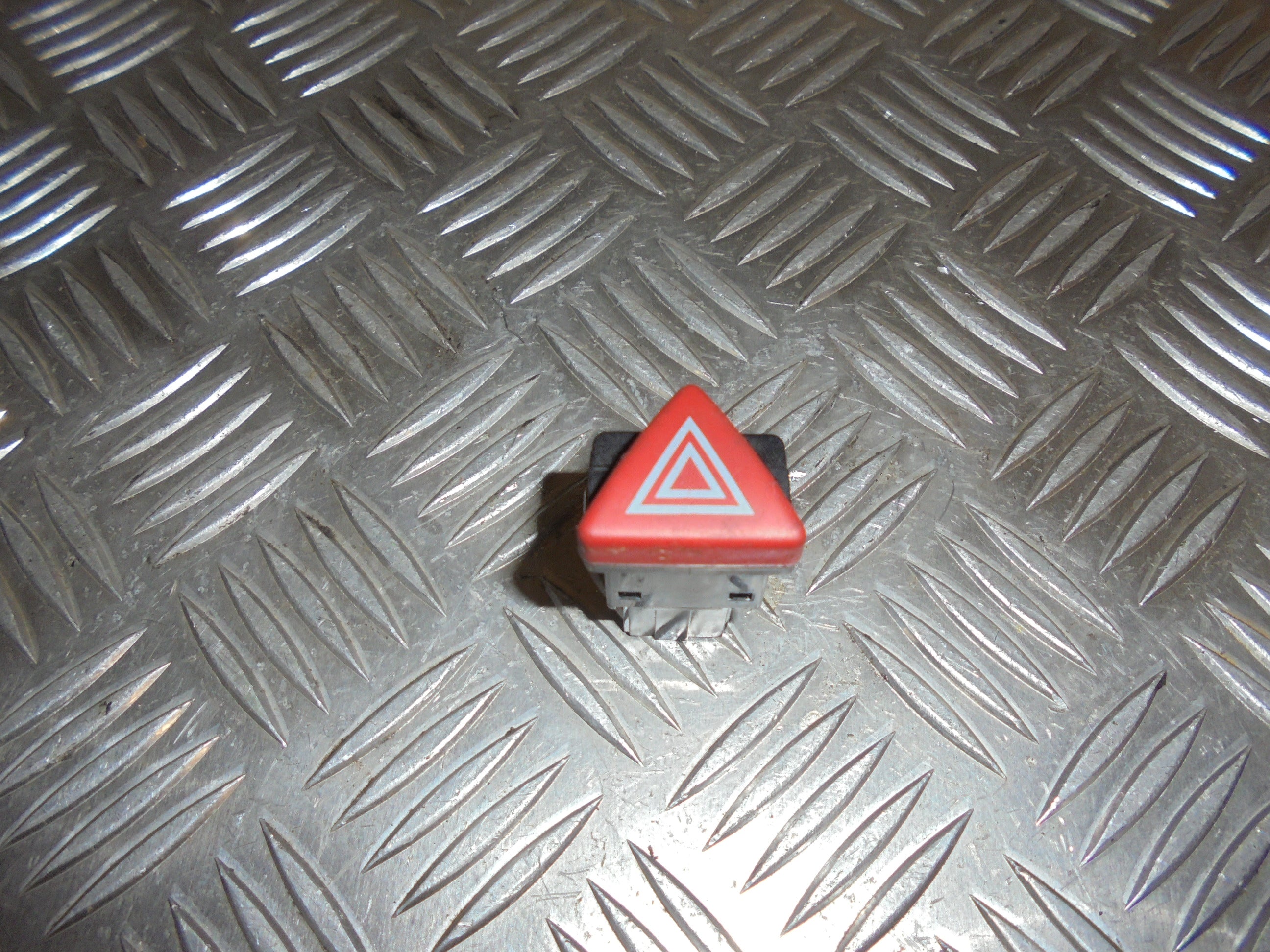 Audi A3 Kontakt Katastrofe Med OEM Nr. 8P0941509 Fra Audi Ophugger