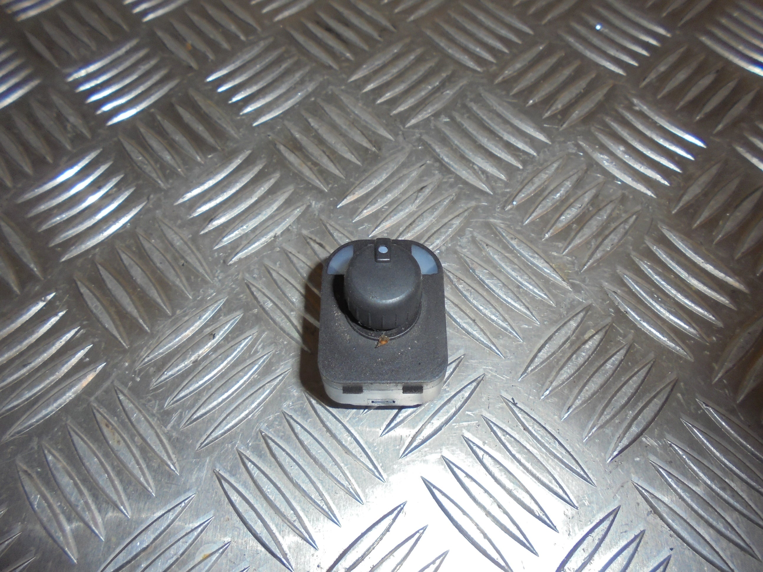Audi A3 Kontakt Sidespejl Med OEM Nr. 8E0959565A Fra Audi Ophugger