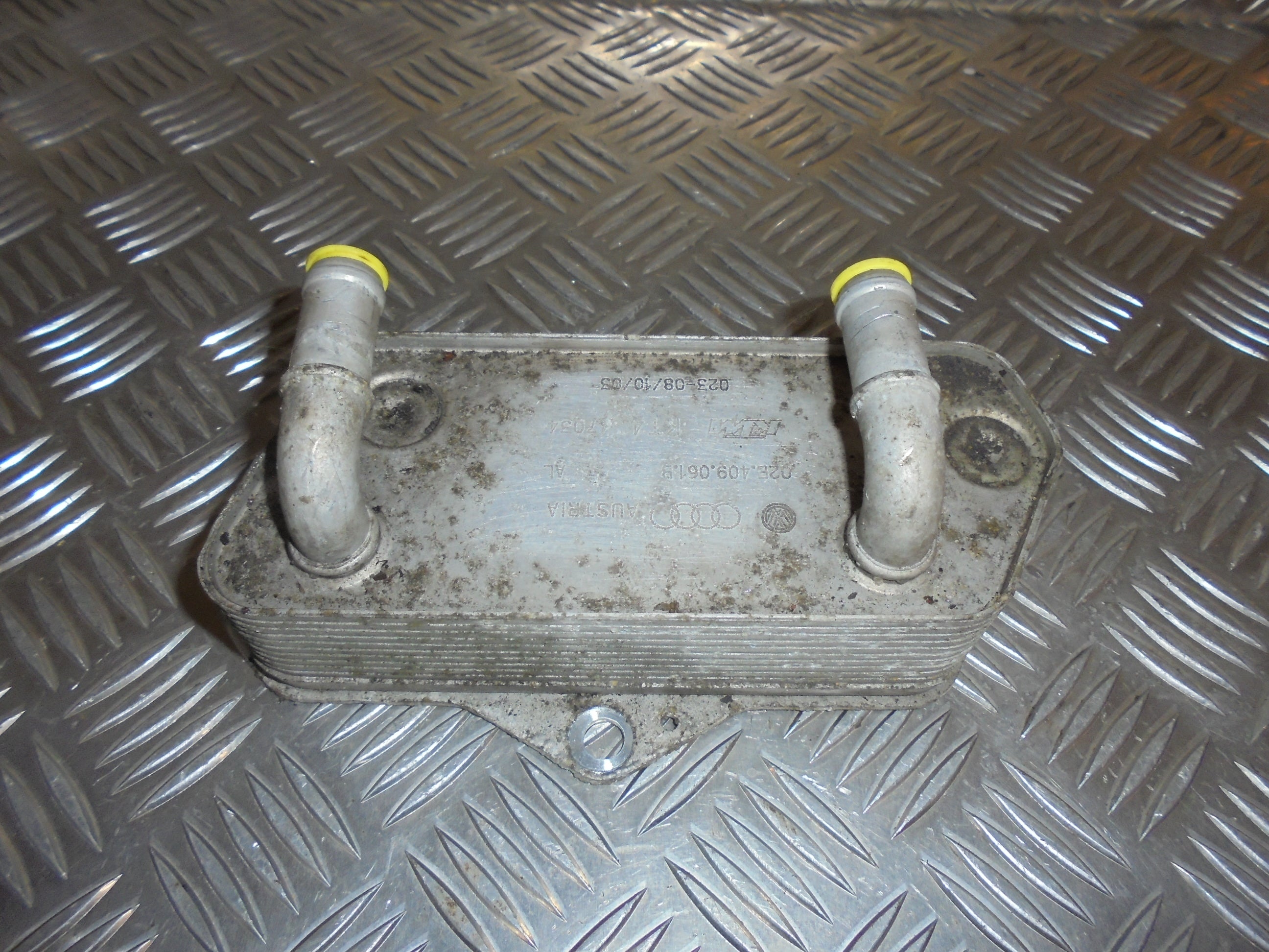 Audi A3 Oliekøler Med OEM Nr. 02E409061B Fra Audi Ophugger