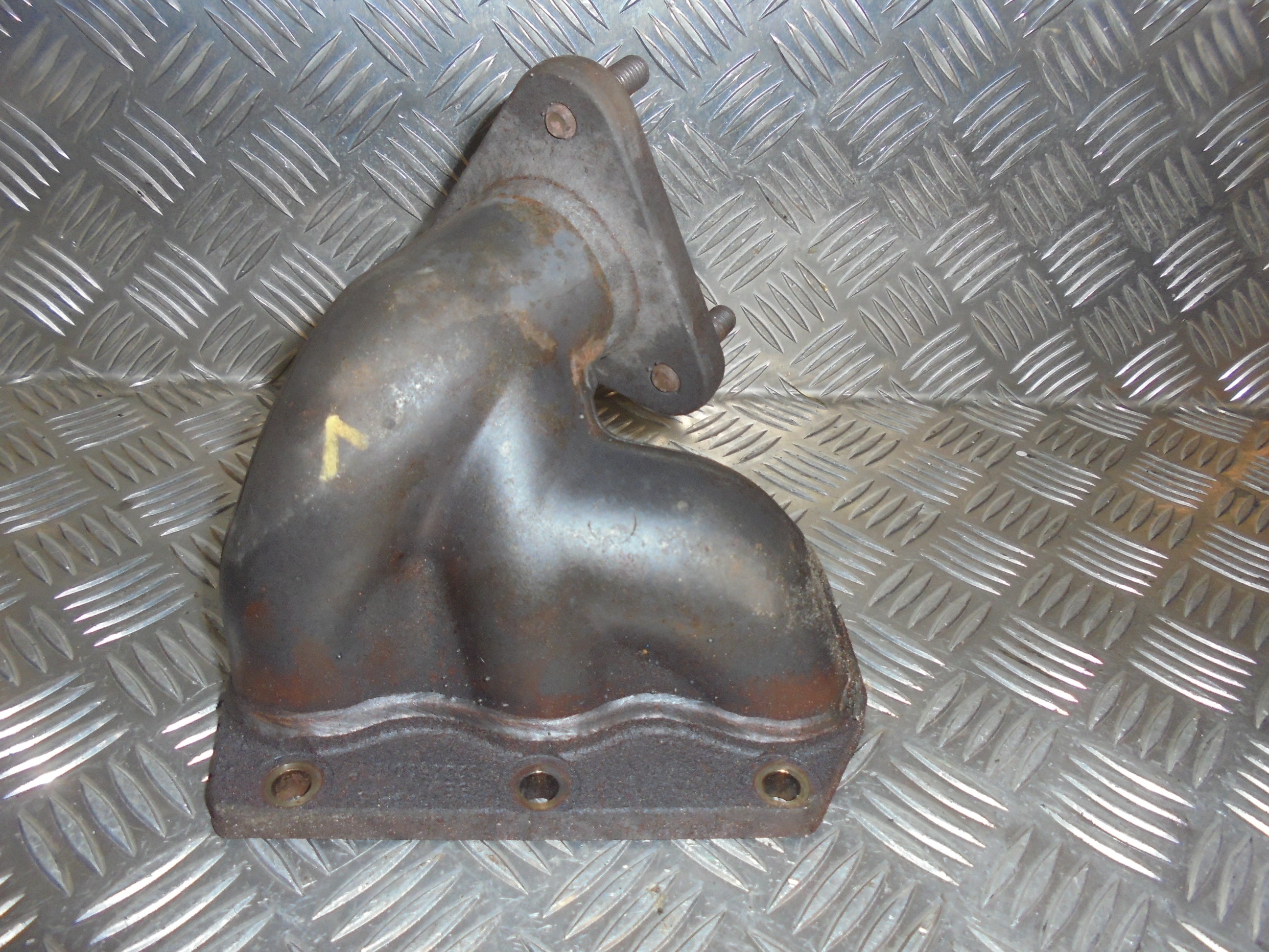 Audi A3 Manifold Ud Med OEM Nr. 022253018P Fra Audi Ophugger