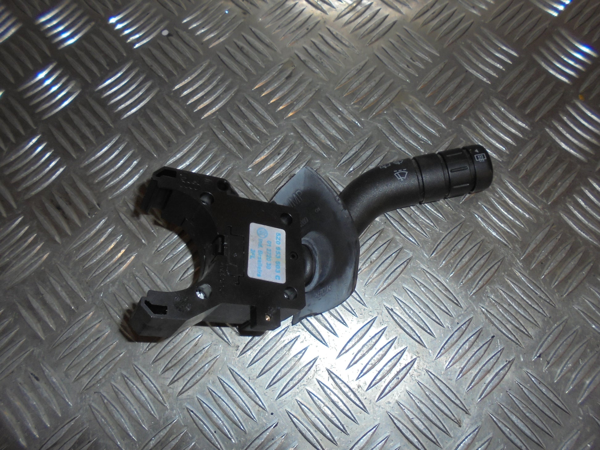 VW Fox 5Z Kontakt Visker Med OEM Nr. 5Z0953503C Fra VW Ophugger