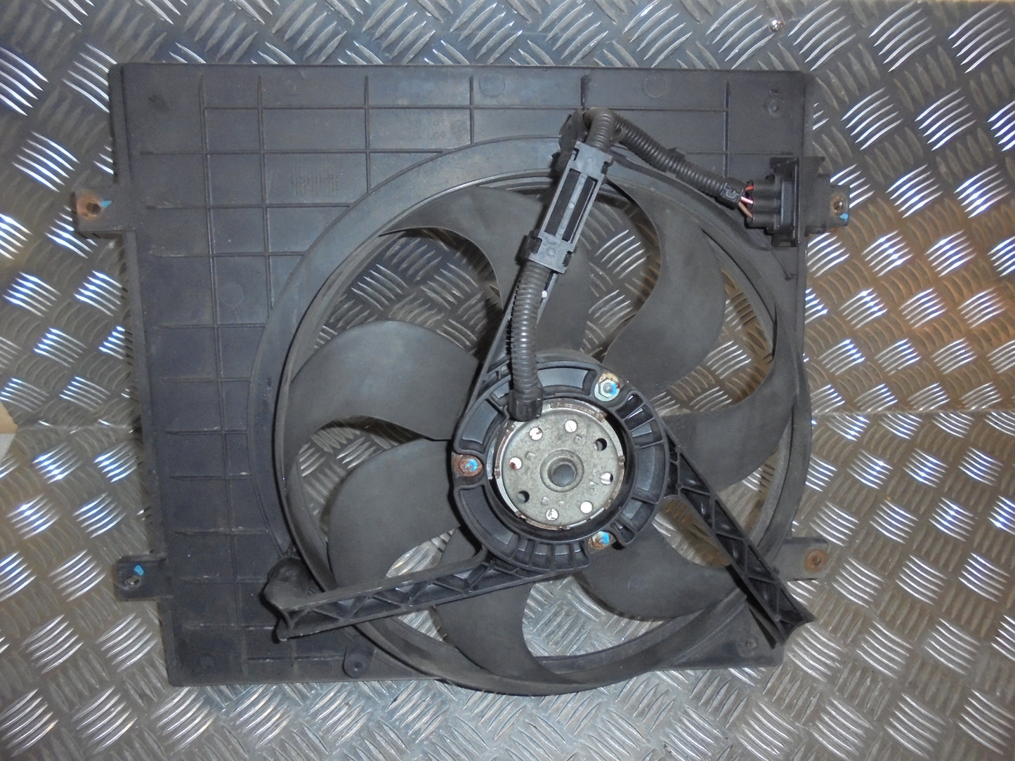 VW Fox 5Z Kølerblæser El Med OEM Nr. 881061409 Fra VW Ophugger