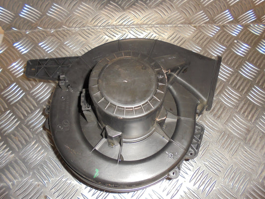 VW Fox 5Z Varmeblæser Med OEM Nr. 6Q1819015G Fra VW Ophugger