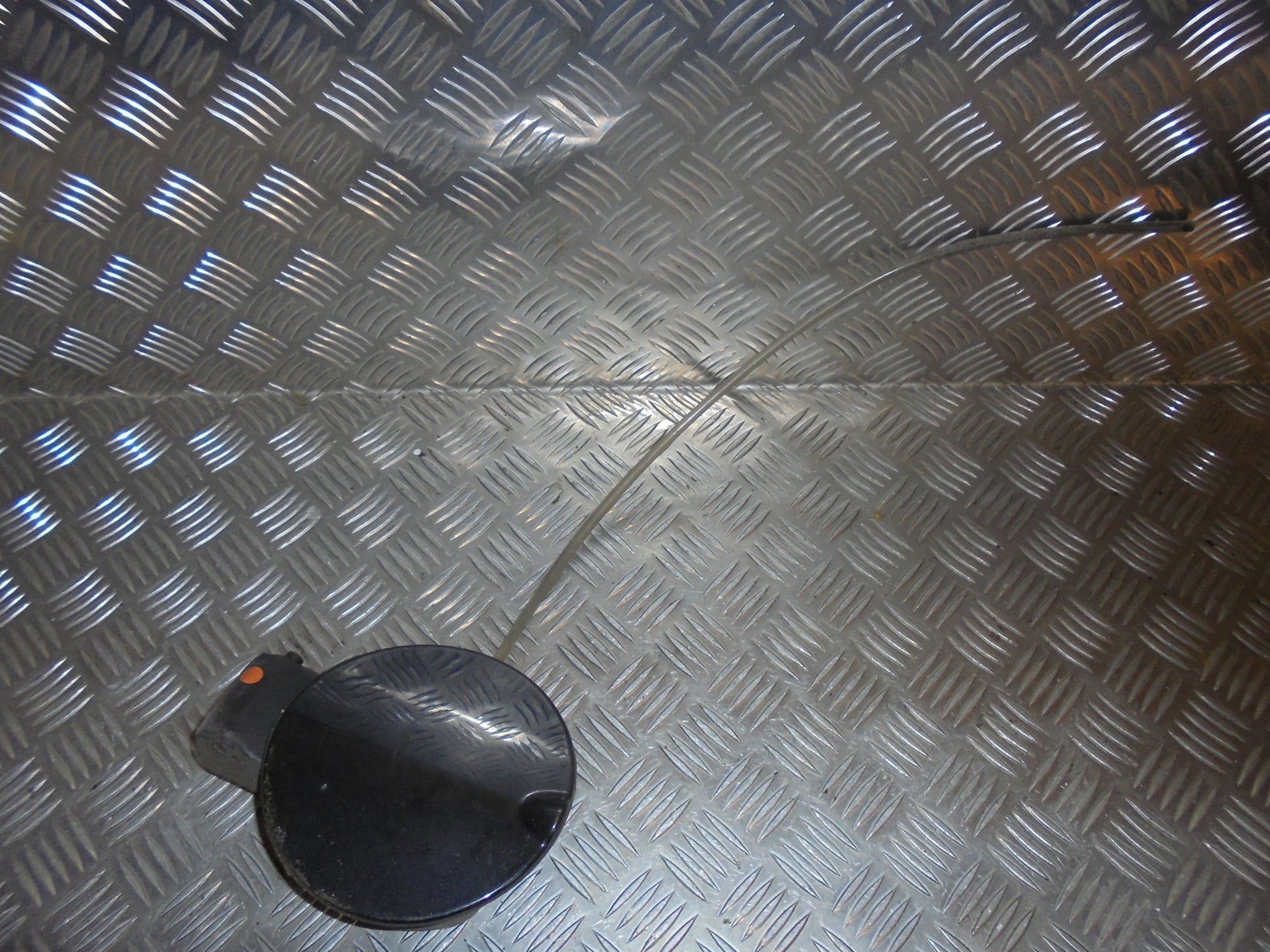 VW Fox 5Z Benzinklap / Tankklap Med OEM Nr. Ophugger Fra VW Ophugger