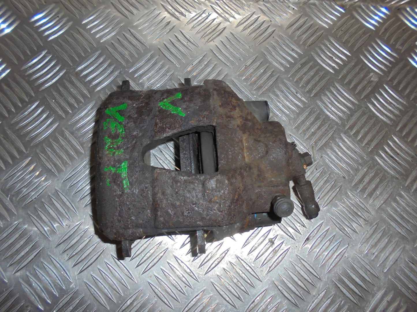 VW Fox 5Z Bremsekaliber VF Med OEM Nr. Ophugger Fra VW Ophugger