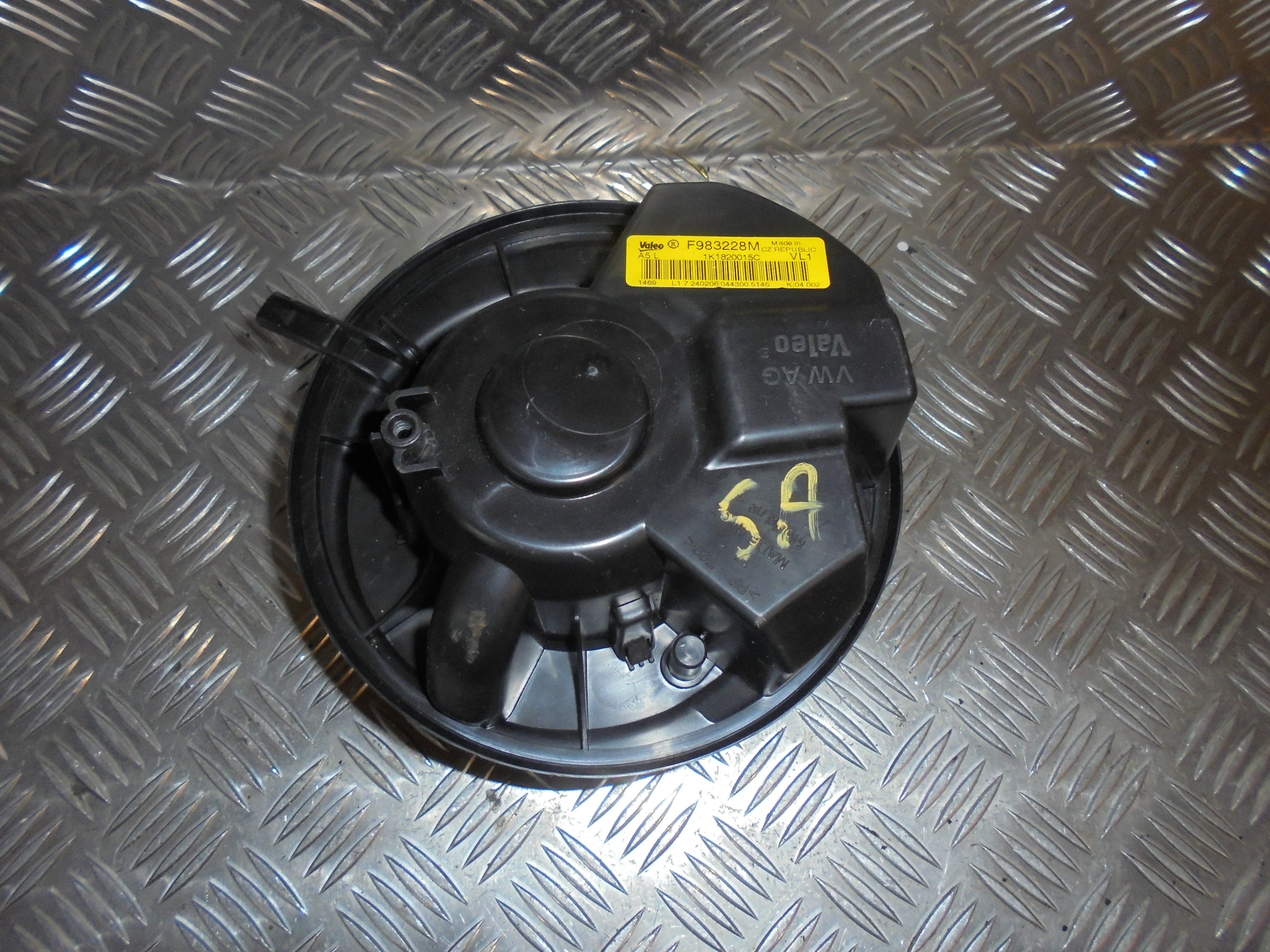 Audi A3 Varmeblæser Med OEM Nr. 1K1820015C Fra Audi Ophugger