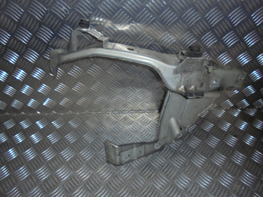 Opel Zafira B Forlygteholder Med OEM Nr. Ophugger Fra Opel Ophugger