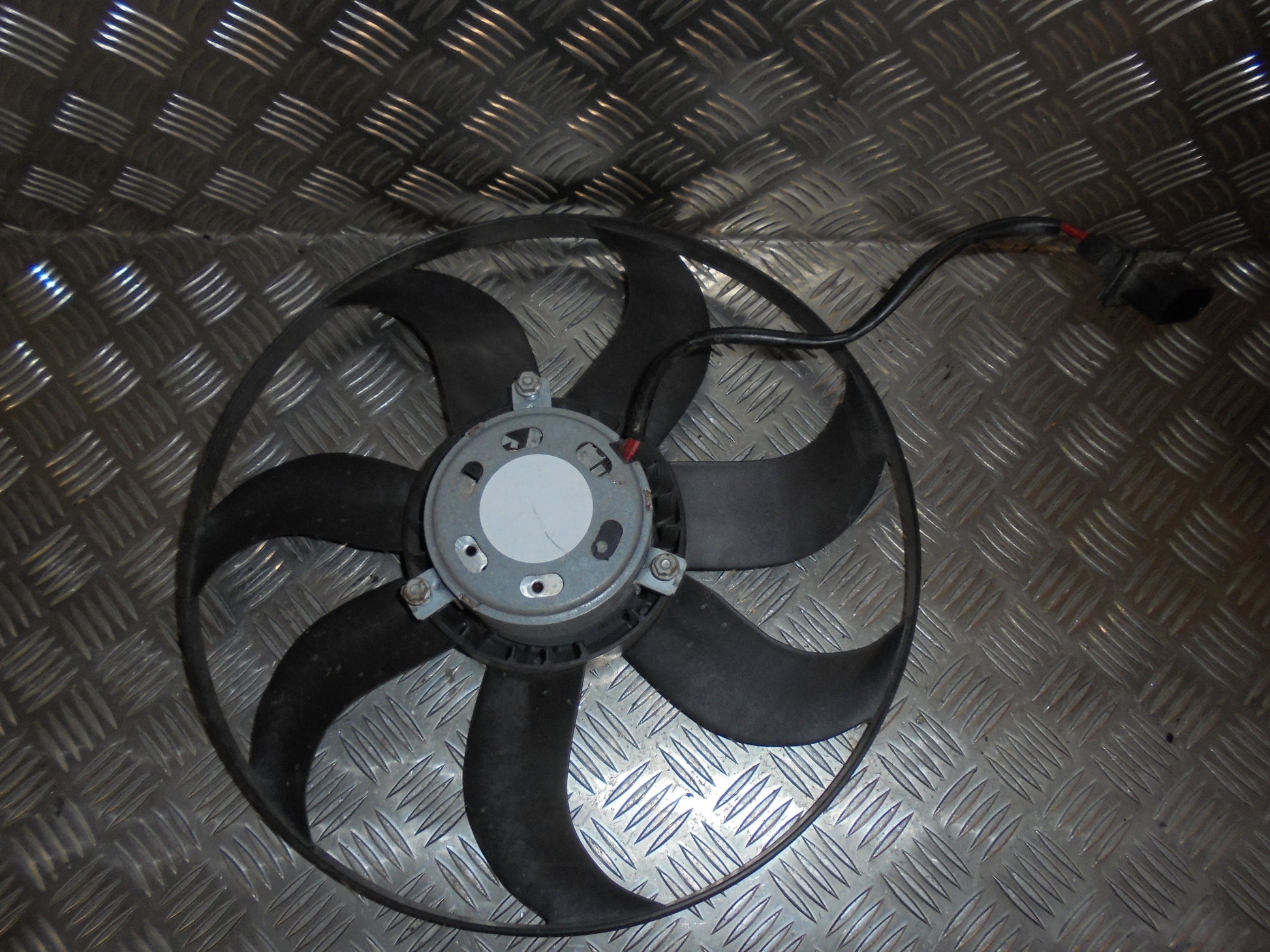 Seat Ibiza 6J Kølerblæser El Med OEM Nr. 6Q0959455AD Fra Seat Ophugger