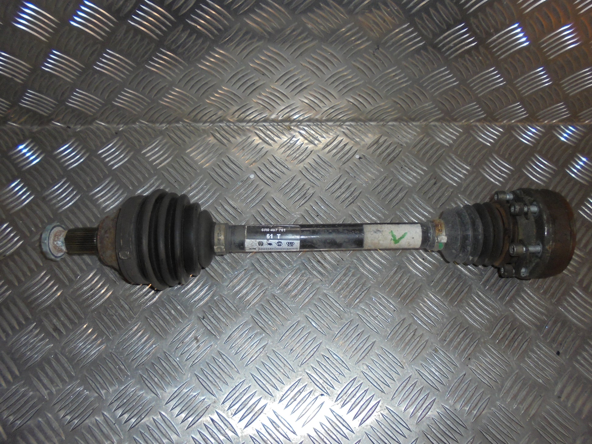 Seat Ibiza 6J Trækaksel For V Med OEM Nr. 6R0407761 Fra Seat Ophugger