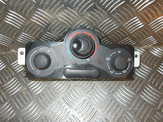 Renault Kangoo 2 Varmeregulering Med OEM Nr. Ophugger Fra Renault Ophugger