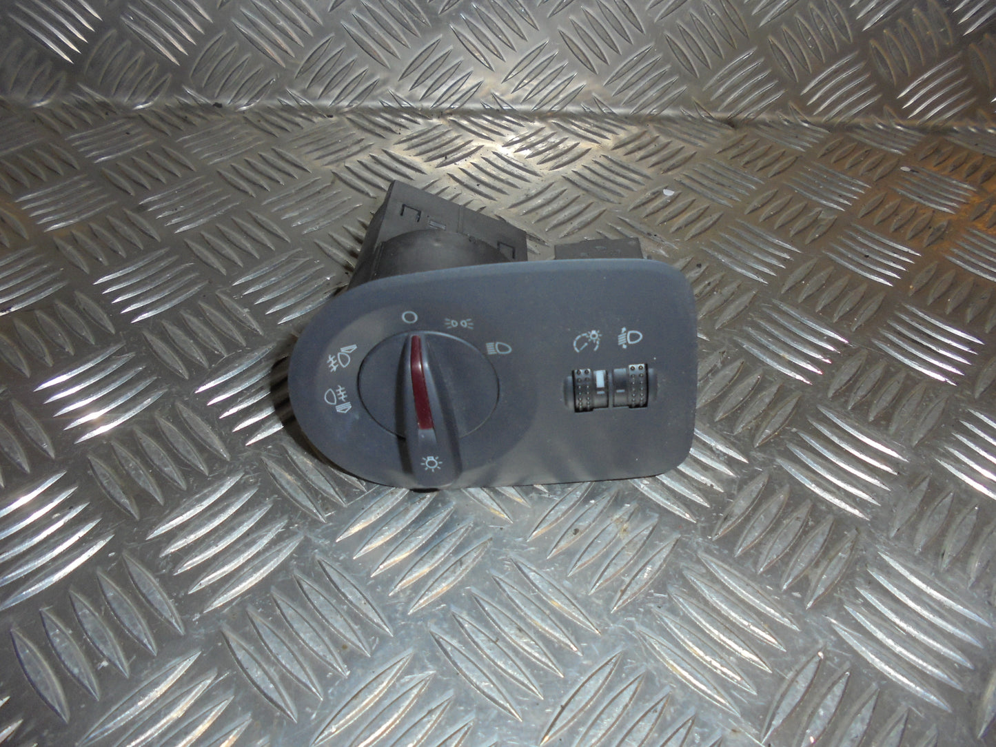 Seat Ibiza 6J Kontakt Lys Med OEM Nr. Ophugger Fra Seat Ophugger