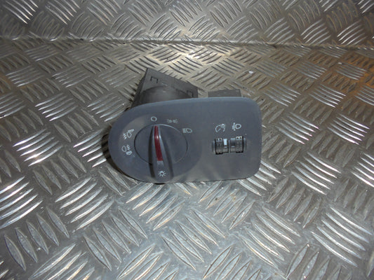 Seat Ibiza 6J Kontakt Lys Med OEM Nr. Ophugger Fra Seat Ophugger