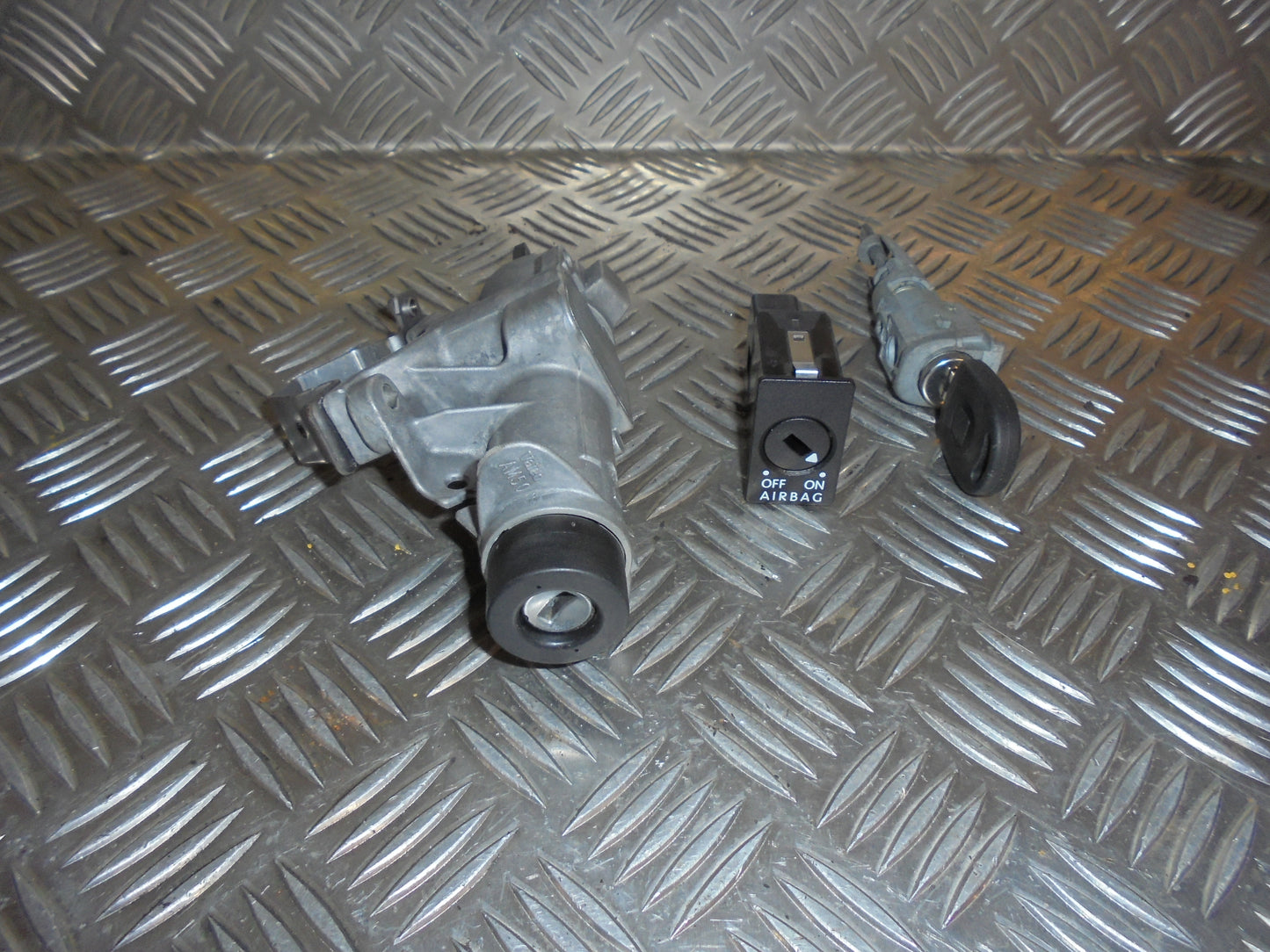 Seat Ibiza 6J Låsesæt  Med OEM Nr. 4B0905851C Fra Seat Ophugger