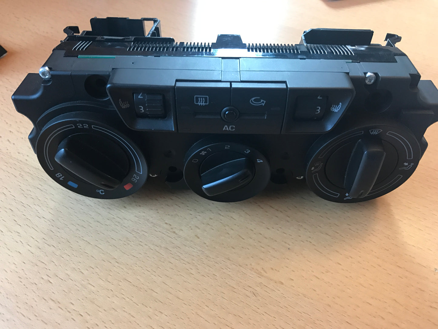 Skoda Octavia Varmeregulering Med OEM Nr. 1Z0820045A Fra Skoda Ophugger