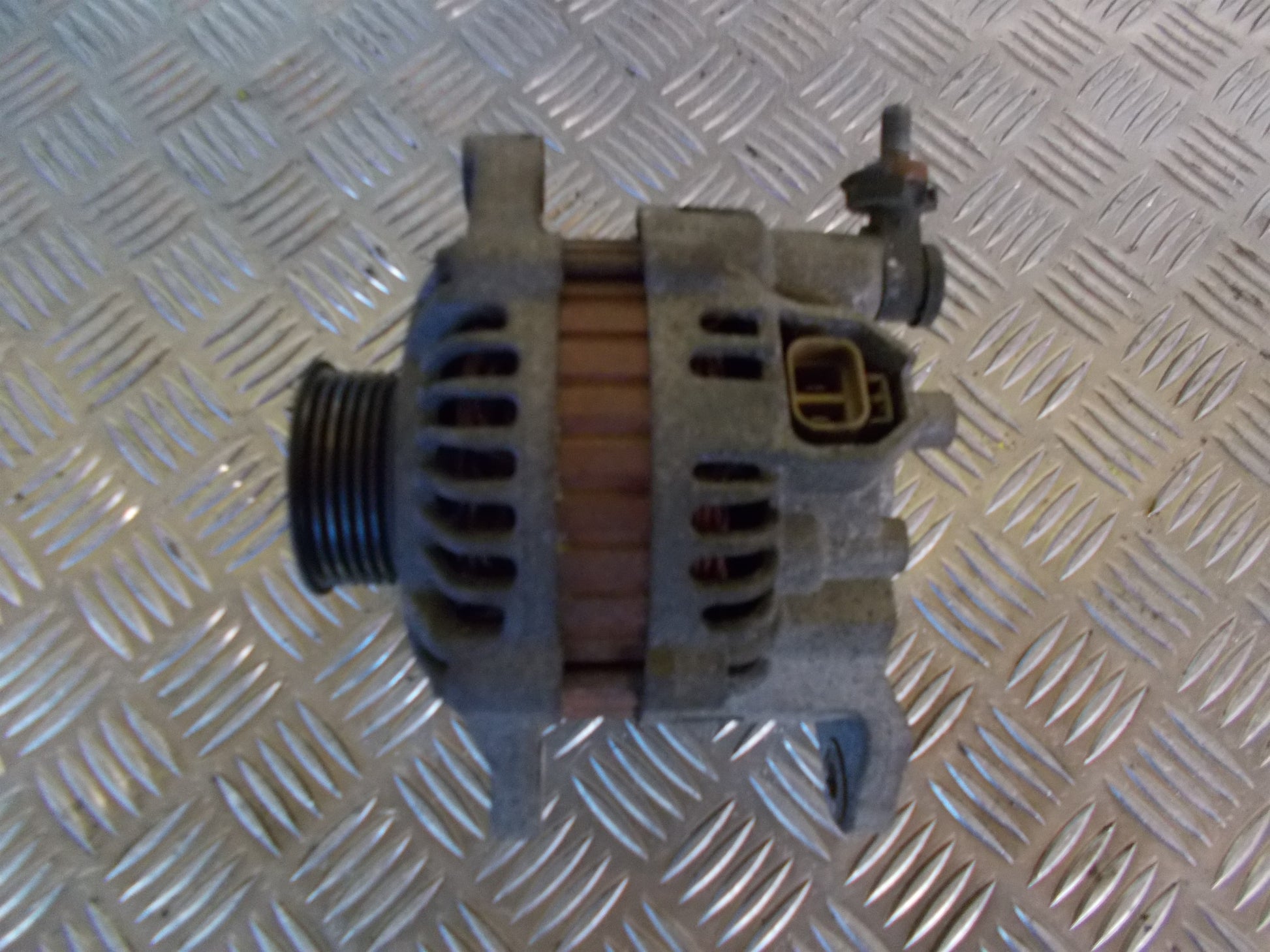 Nissan Almera N16 Generator Med OEM Nr. JA1607IR Fra Nissan Ophugger