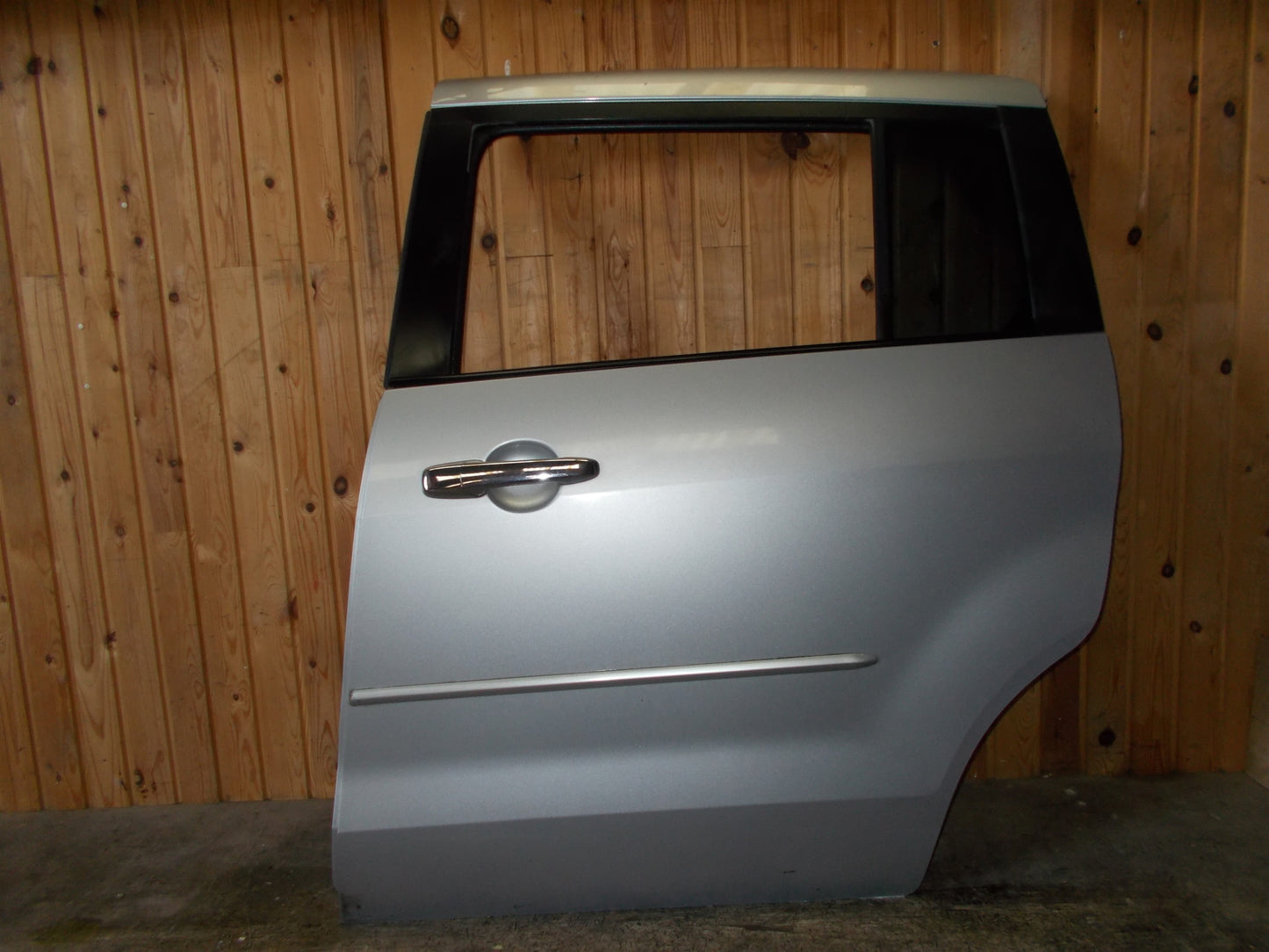 Mazda 5 Skydedør V Med OEM Nr. Ophugger Fra Mazda Ophugger