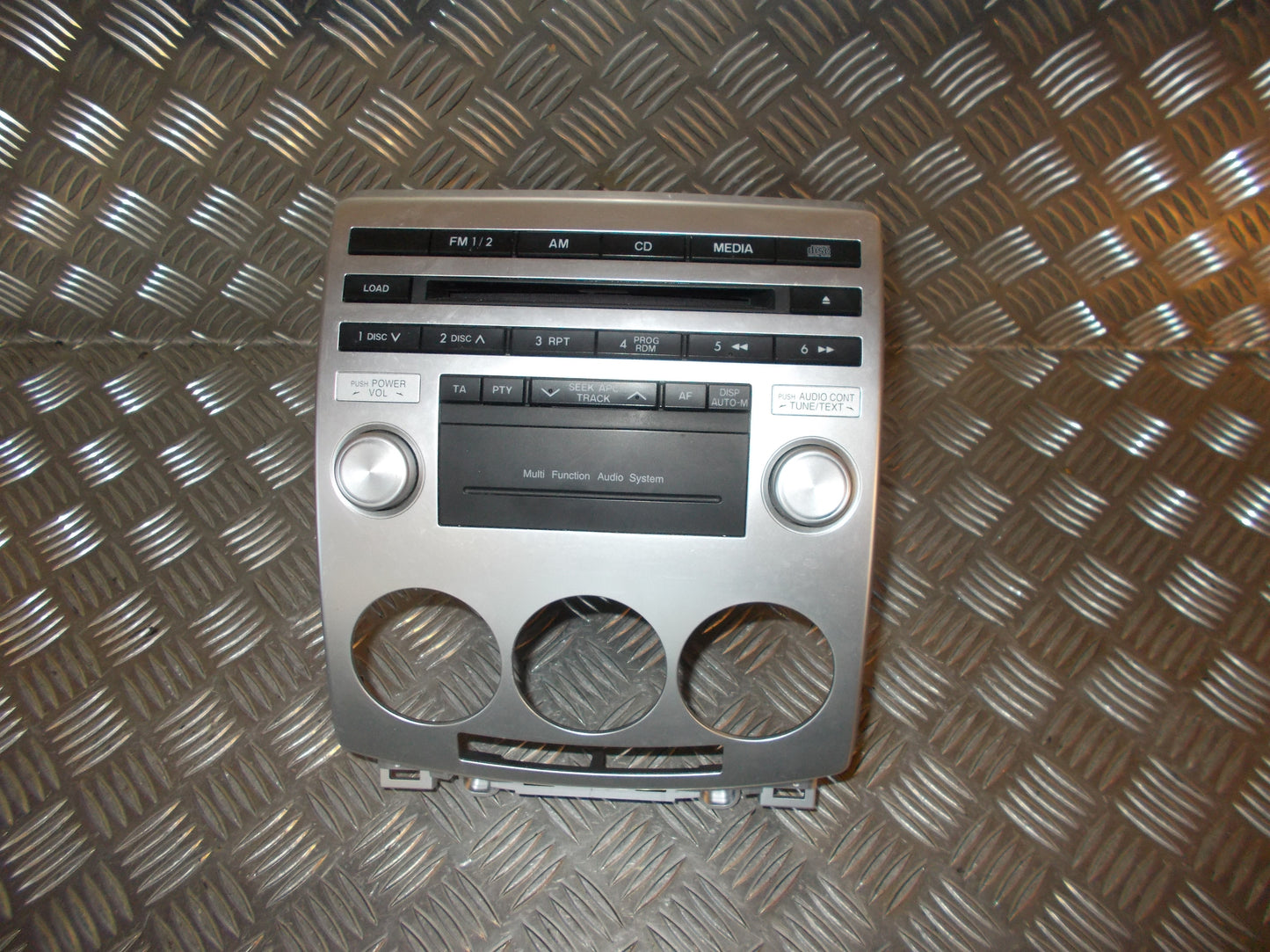 Mazda 5 Radio M/Cd Med OEM Nr. Ophugger Fra Mazda Ophugger