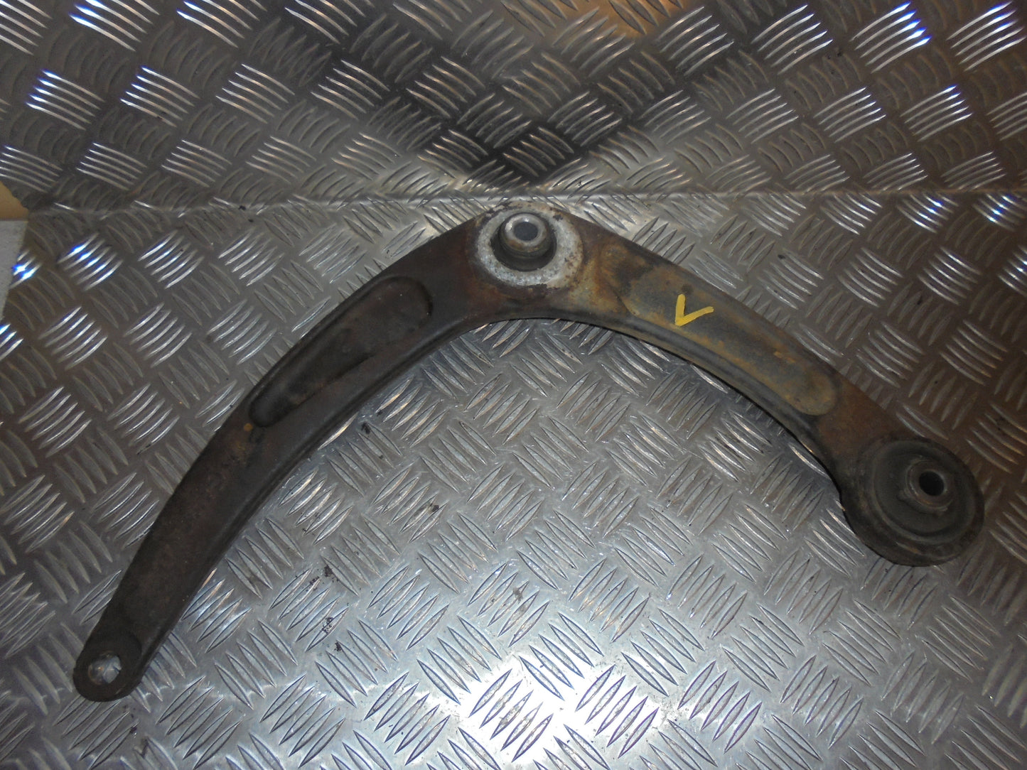 Peugeot 307 Bærearm F.N. V Med OEM Nr. 3520S2 Fra Peugeot Ophugger