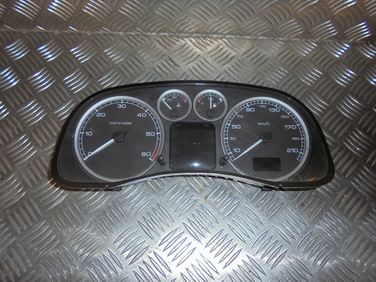 Peugeot 307 Speedometer - Instrument Med OEM Nr. 6105KS Fra Peugeot Ophugger