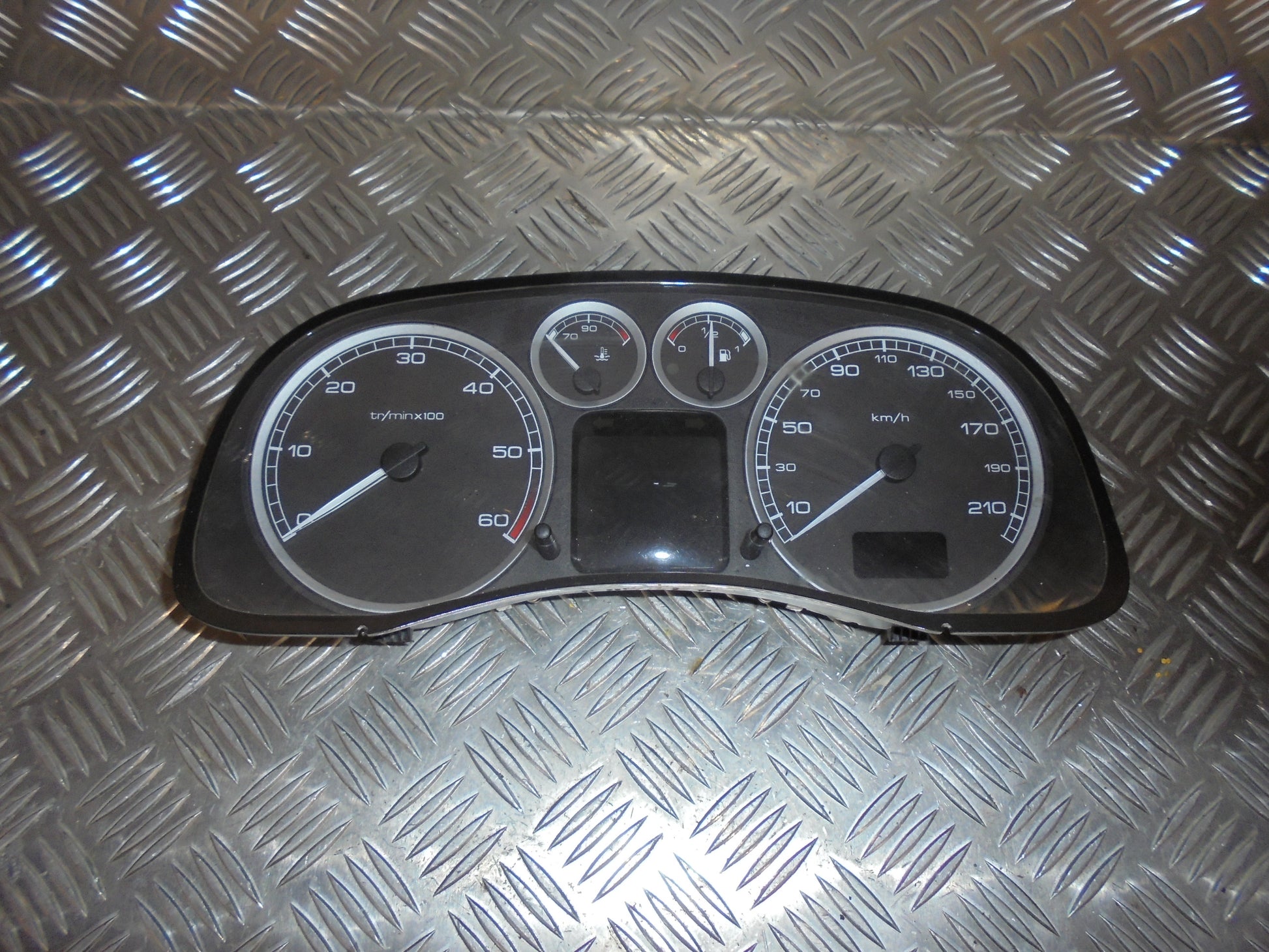 Peugeot 307 Speedometer - Instrument Med OEM Nr. 6105KS	 Fra Peugeot Ophugger