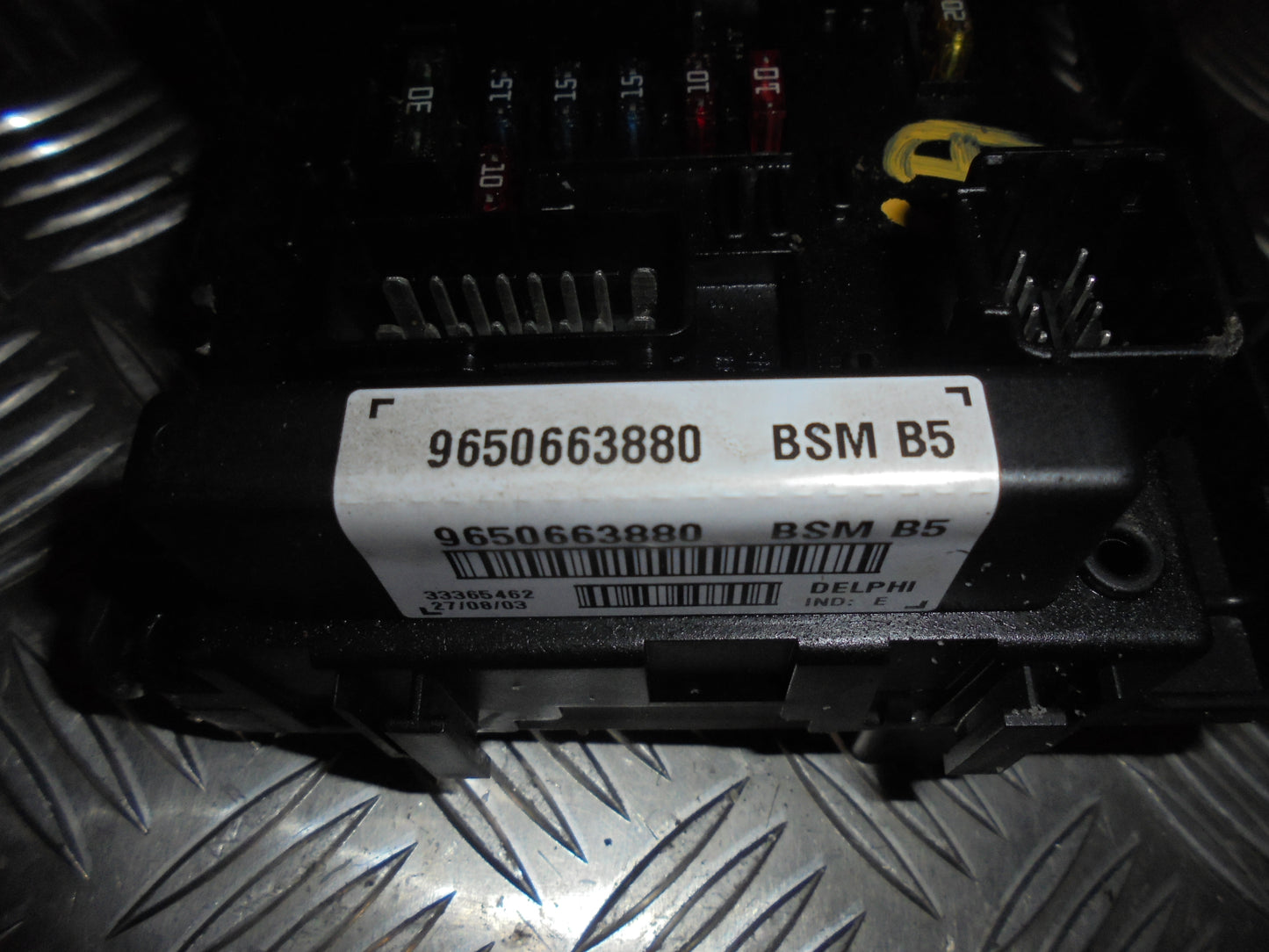 Peugeot 307 Sikringsboks Med OEM Nr. 9650663880 Fra Peugeot Ophugger