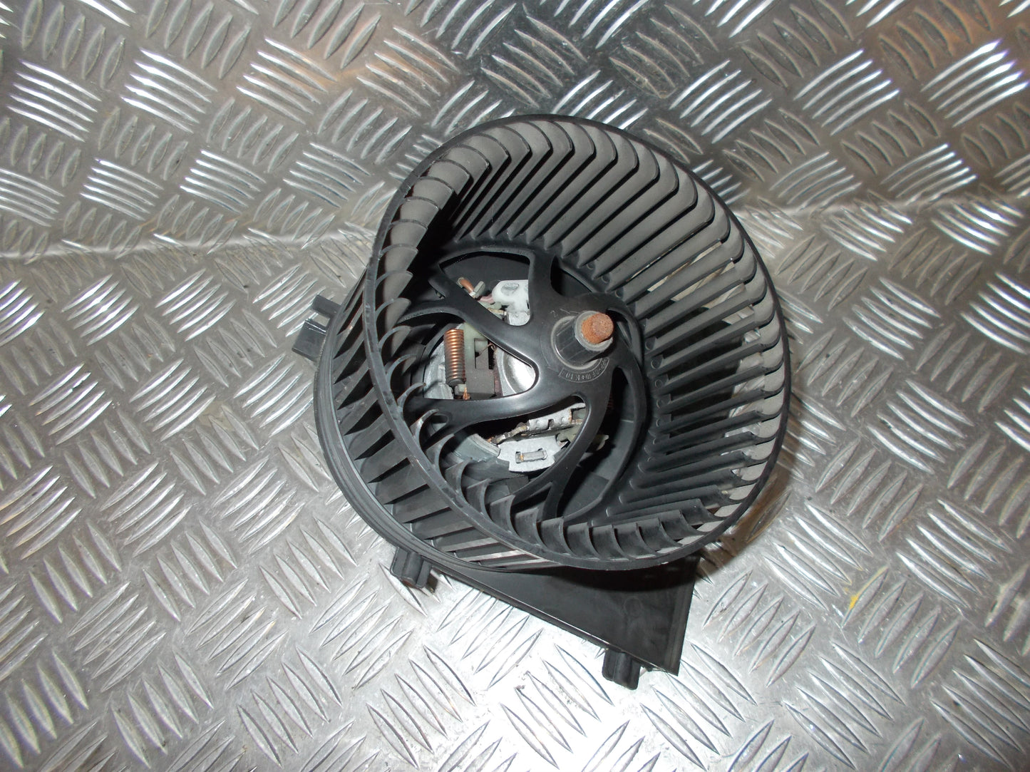 VW Lupo 6E/6X Varmeblæser Med OEM Nr. 1J1819021A Fra VW Ophugger