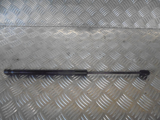 Suzuki Swift Bagklapsdæmper Med OEM Nr. Ophugger Fra Suzuki Ophugger