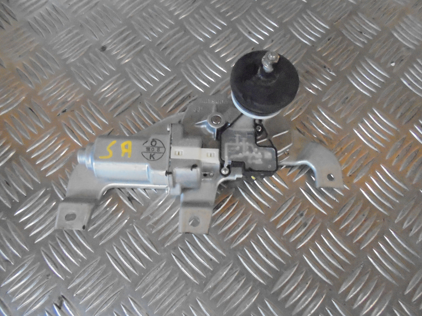 Suzuki Swift Bagrudevisker Motor Med OEM Nr. Ophugger Fra Suzuki Ophugger