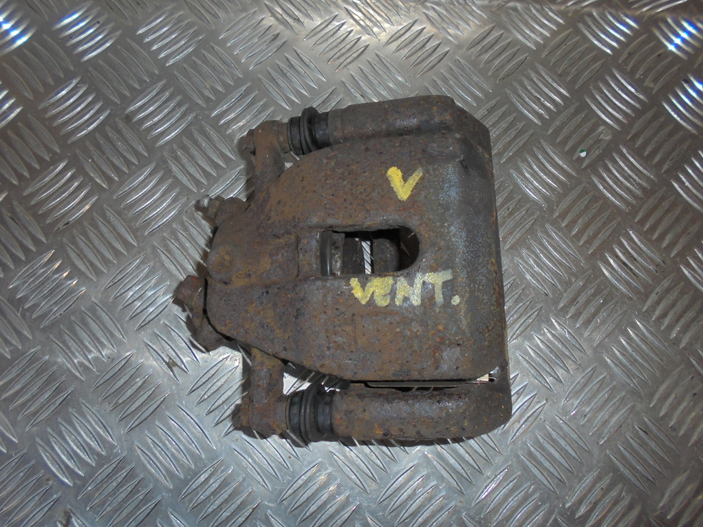 Suzuki Swift Bremsekaliber VF Med OEM Nr. Ophugger Fra Suzuki Ophugger