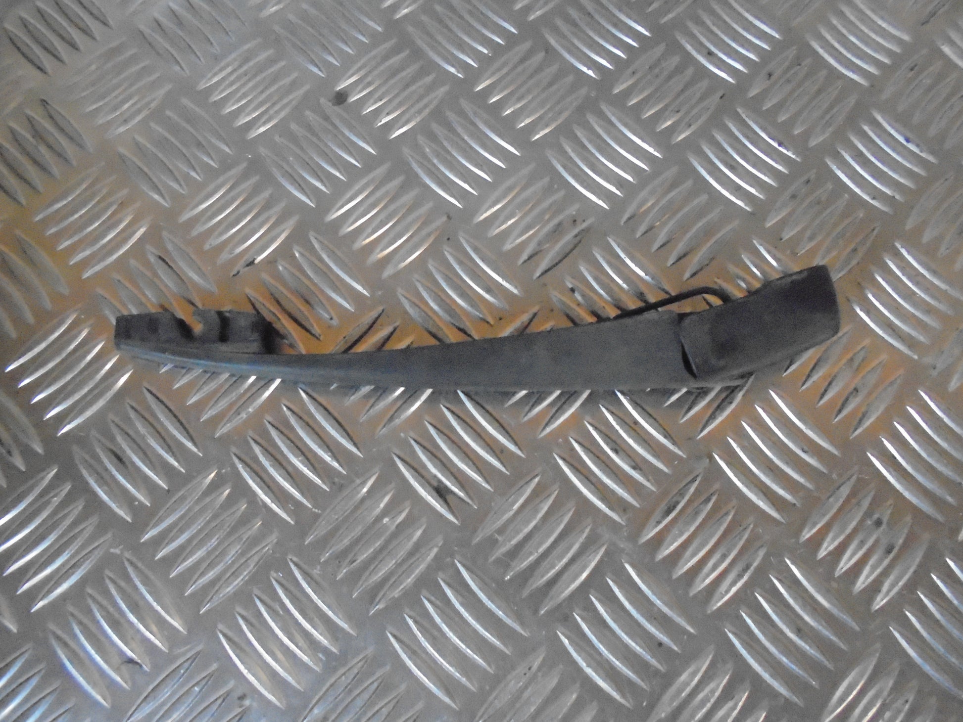 Suzuki Swift Viskerarm Med OEM Nr. Ophugger Fra Suzuki Ophugger