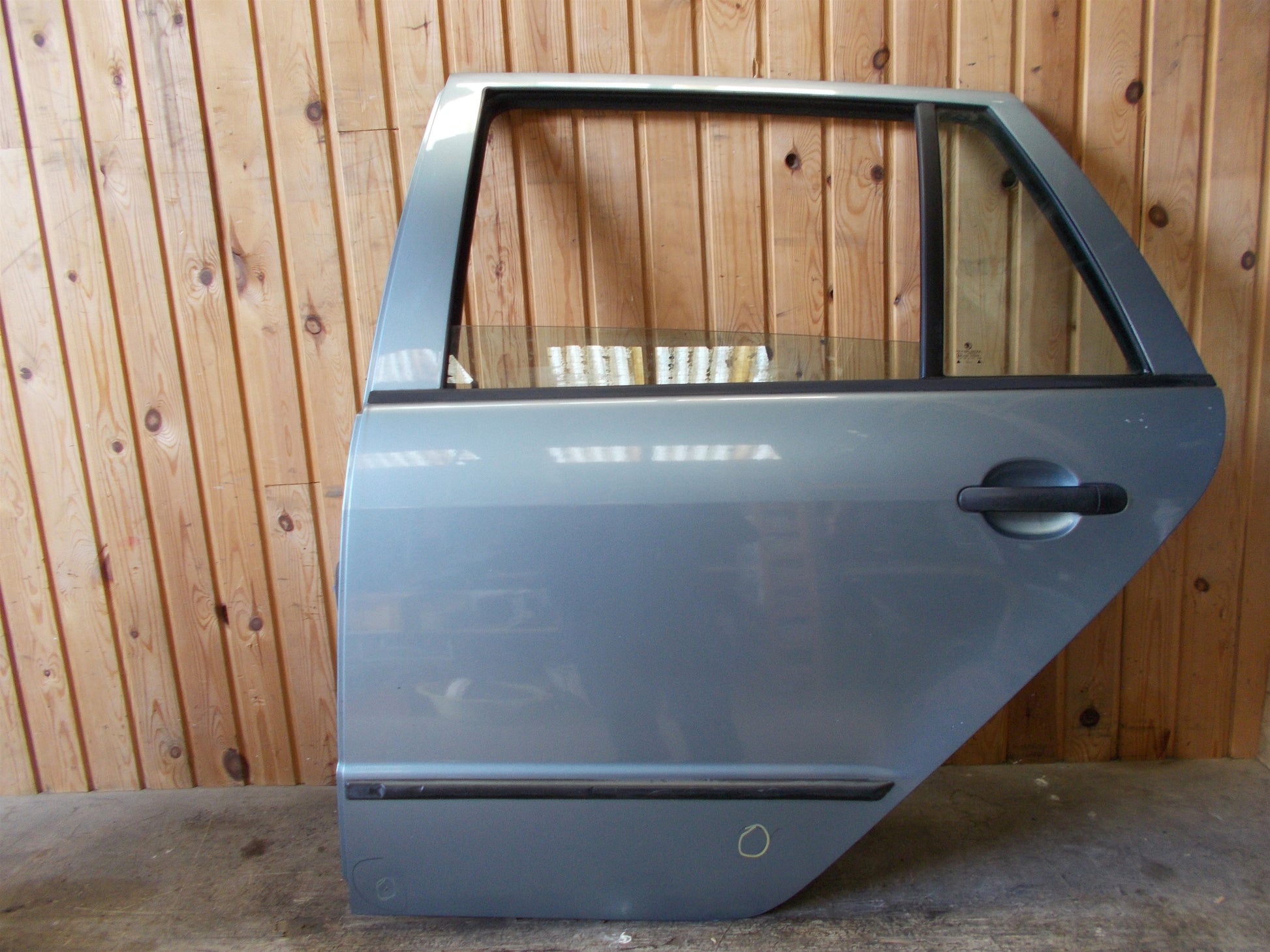 Skoda Fabia Bagdør V Med OEM Nr. 6Y9833055 Fra Skoda Ophugger