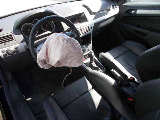 Opel Astra H Pluk-Selv-Bil Med OEM Nr. Ophugger Fra Opel Ophugger