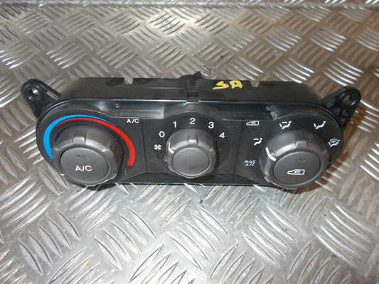 Hyundai Matrix Varmeregulering Med OEM Nr. Ophugger Fra Hyundai Ophugger