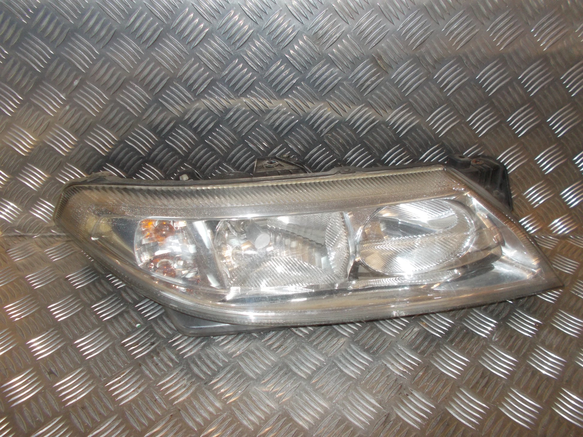 Renault Laguna 2 Forlygte Med OEM Nr. 7701061671 Fra Renault Ophugger