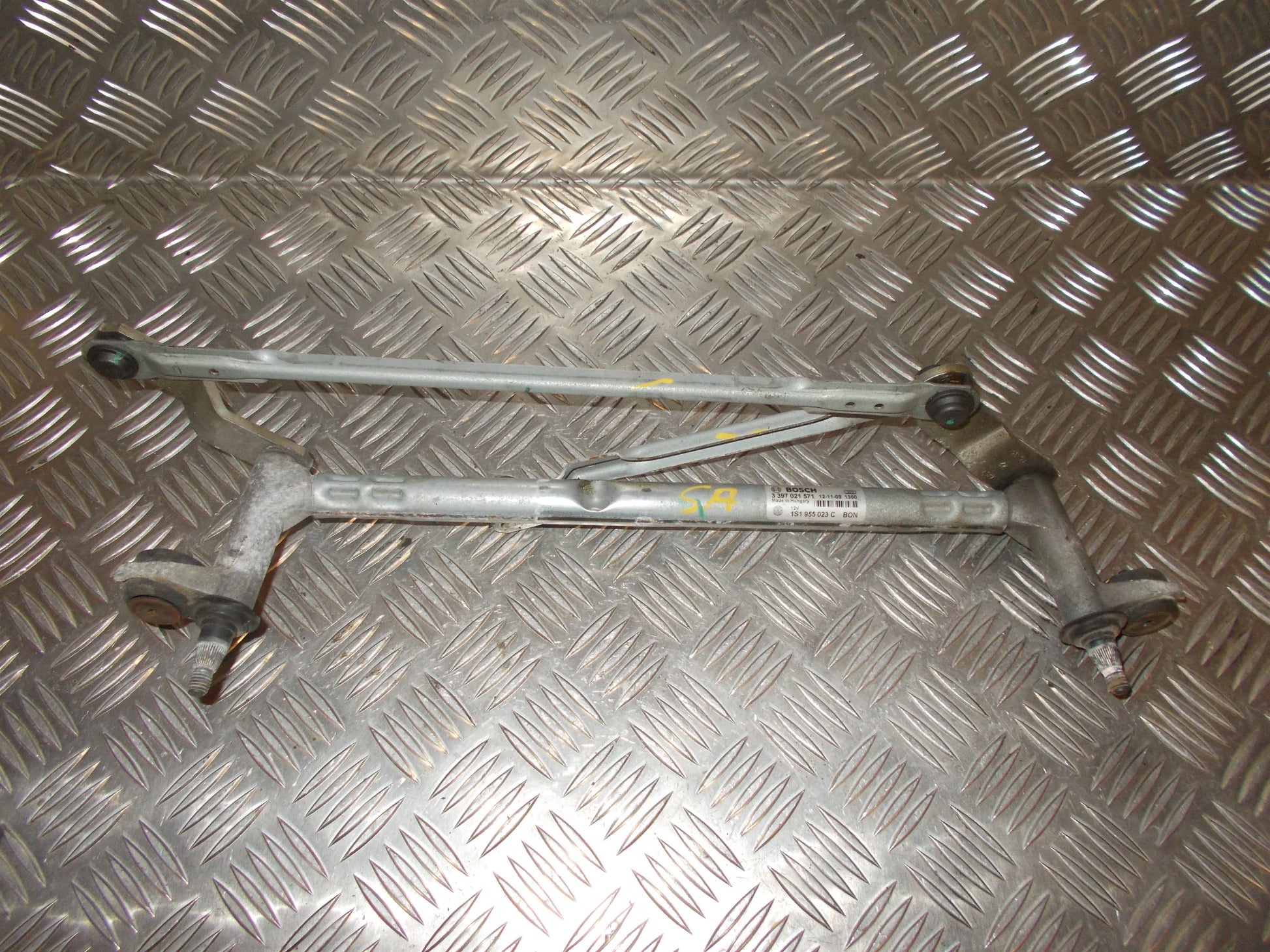 VW UP Viskertræk Med OEM Nr. 1S1955023C Fra VW Ophugger