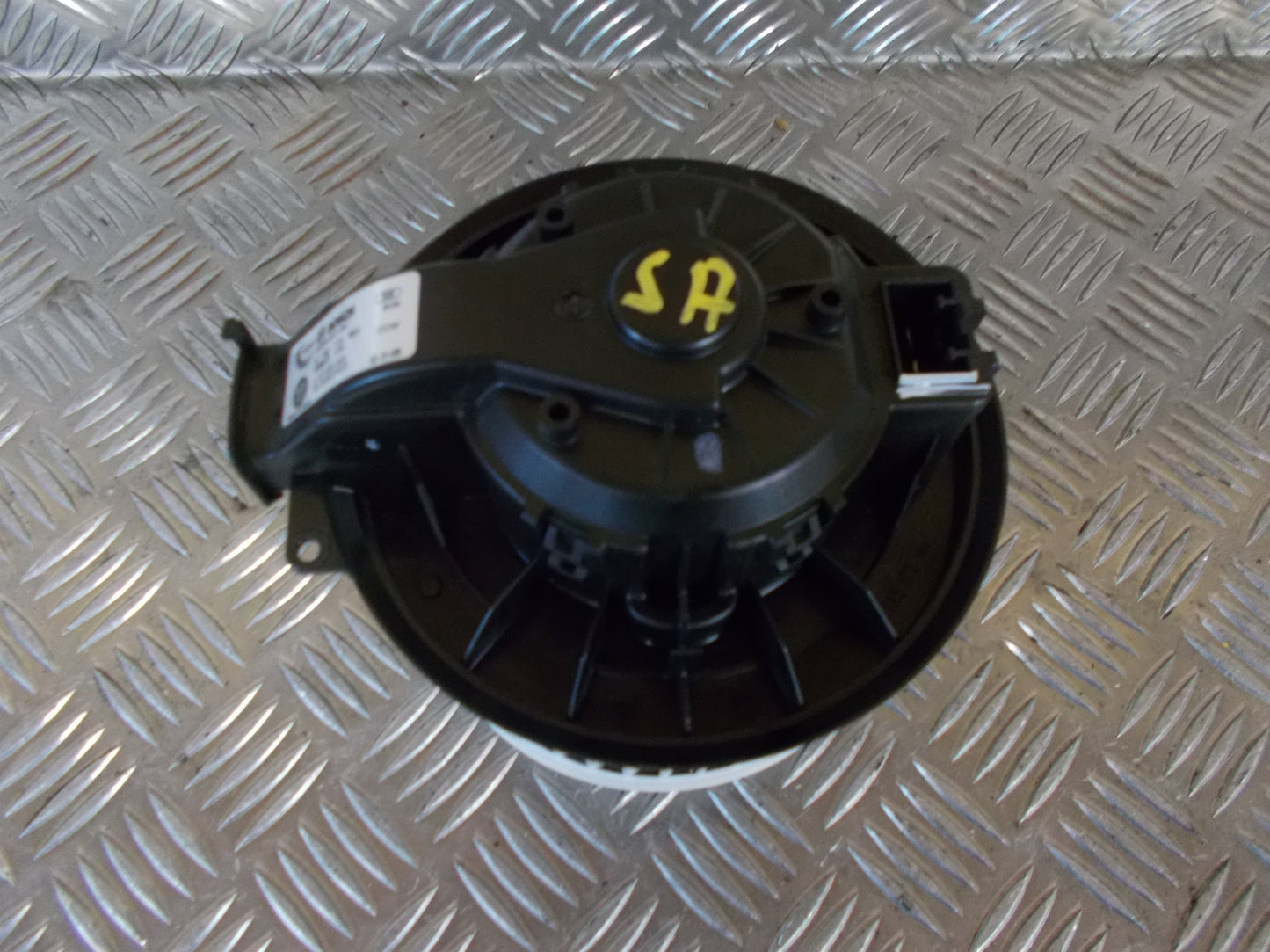 VW UP Varmeblæser Med OEM Nr. 1S1819015D Fra VW Ophugger