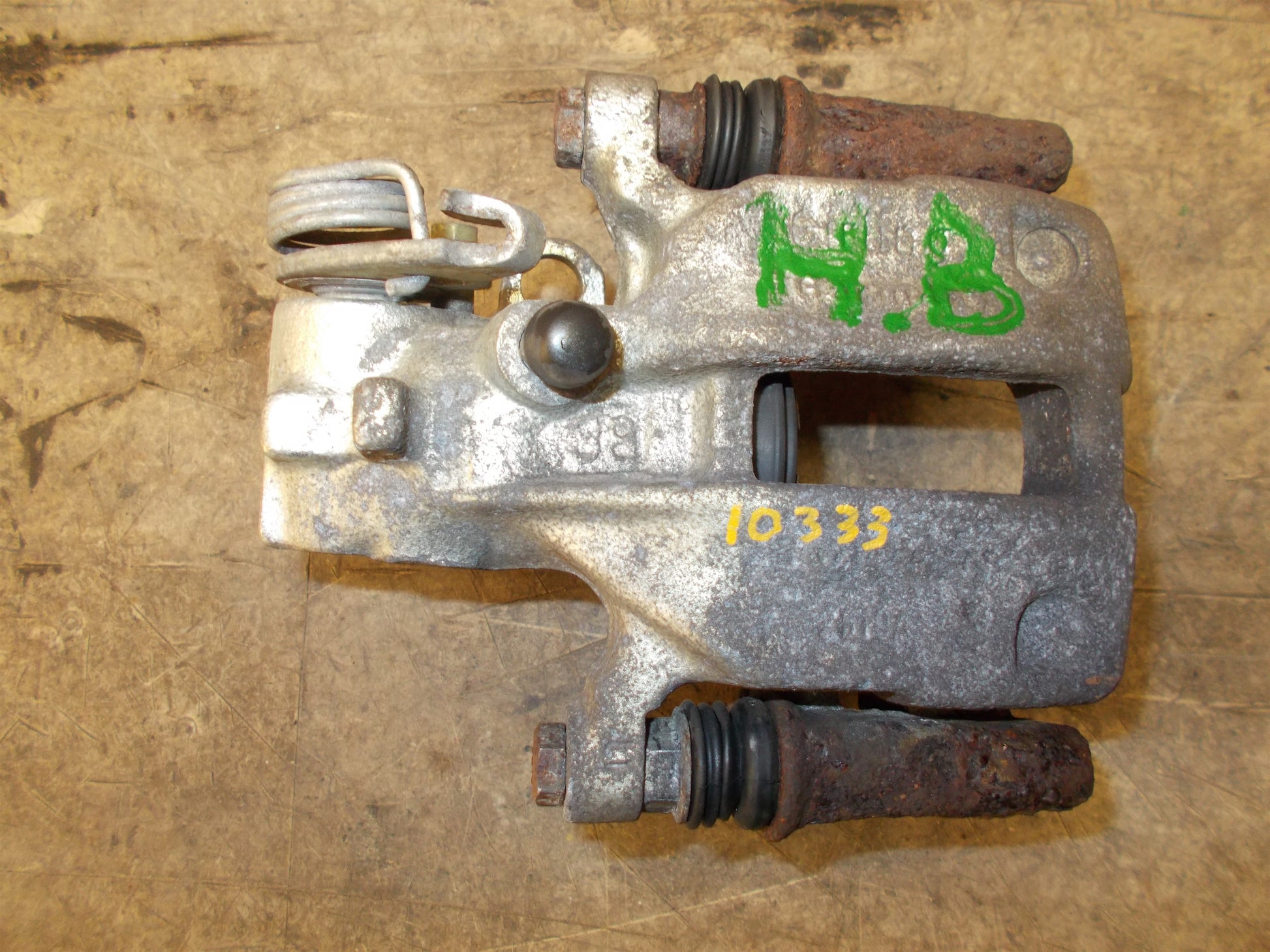 Audi 100 C4 Bremsekaliber HB Med OEM Nr. Ophugger Fra Audi Ophugger